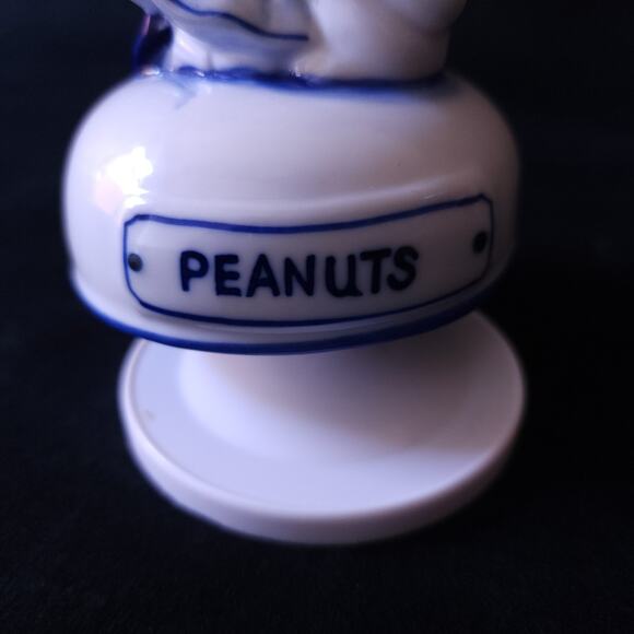 Vintage Rare Snoopy and Lucy Peanuts Ceramic Music Box Figurine Japan Works - Picture 3 of 8